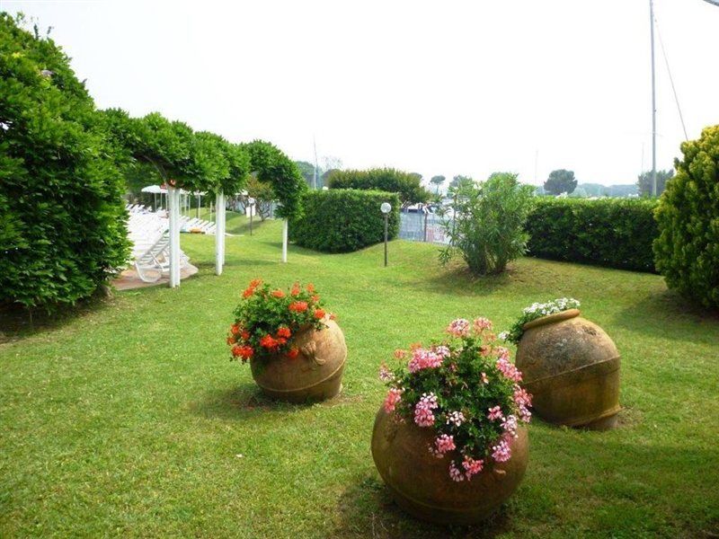 Hotel Marina Uno Lignano Sabbiadoro Exterior photo